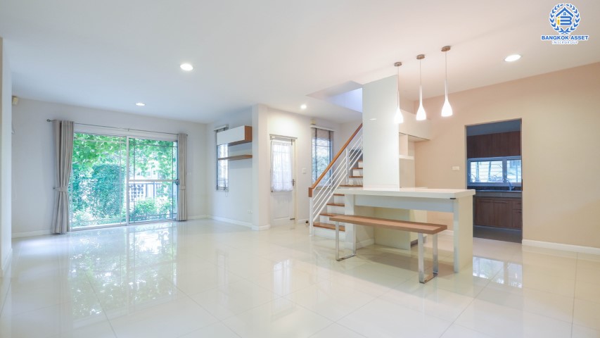 *****บ้านเดี่ยวมือสอง ม. มัณฑนา แจ้งวัฒนะ-ราชพฤกษ์ บ้านสวยมาก พร้อมเข้าอยู่ เนื้อที่กว่า 58.40  ฟังก์ชันครบครัน 3 ห้องนอน 3 ห้องน้ำ พร้อมมีห้องอเนกประสงค์ 1 ห้อง 2 ที่จอดรถ บรรยากาศร่มรื่นมาก พร้อมแวดล้อมไปด้วยสิ่งอำนวยความสะดวก และสาธารณูปโภคมากมาย  บนทำเลดี ที่เชื่อมสู่ถ.แจ้งวัฒนะได้อย่างรวดเร็ว